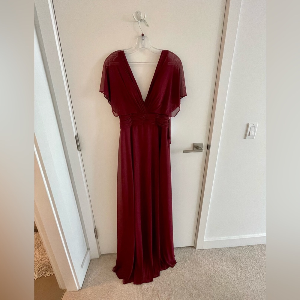76% off 👰‍♀️ Floor-length Cranberry Flowy Dress ♥️